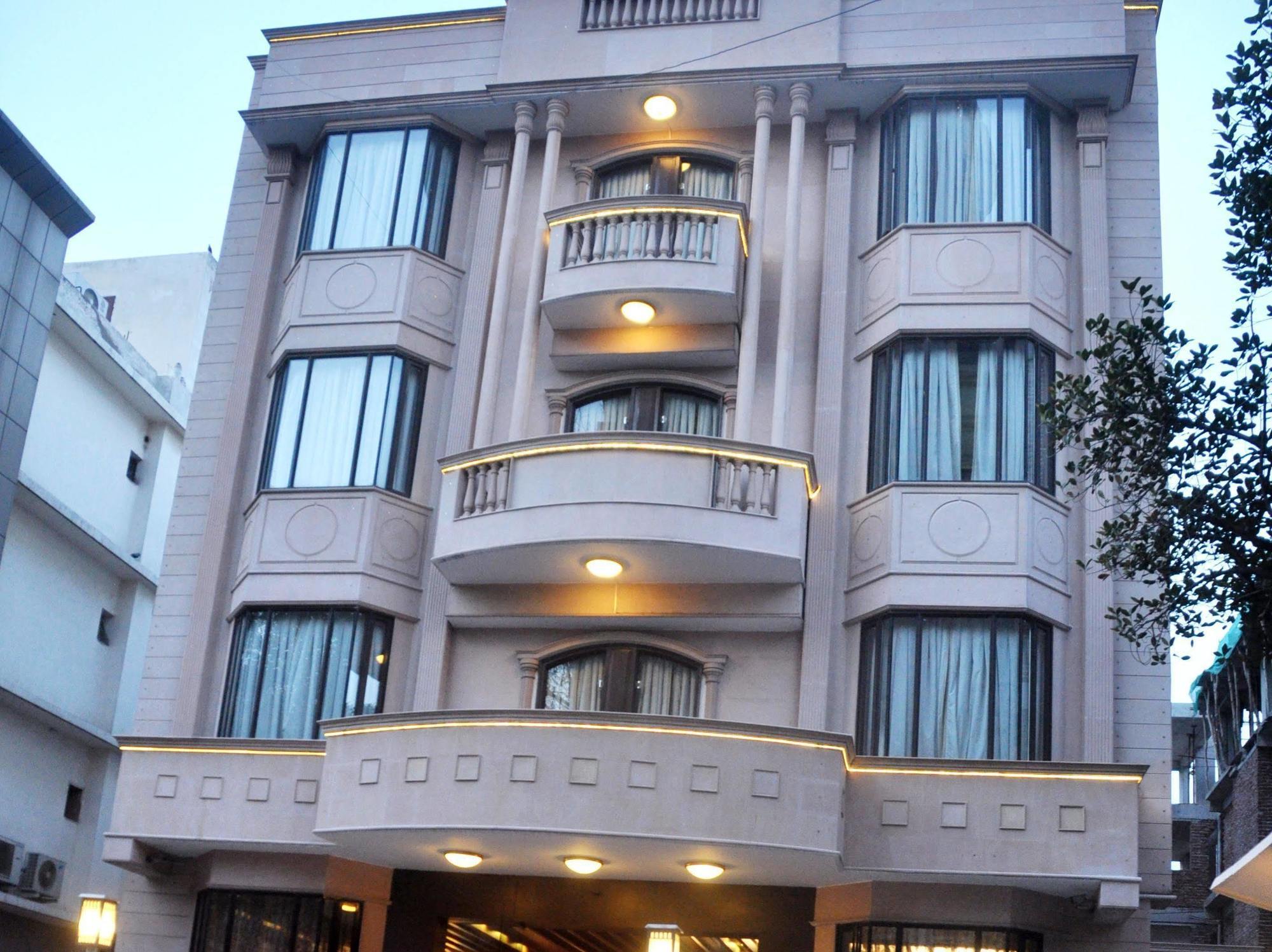 Treebo Check In By Oran Hotel New Delhi Bagian luar foto