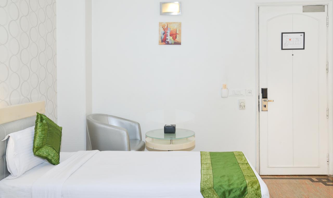 Treebo Check In By Oran Hotel New Delhi Bagian luar foto