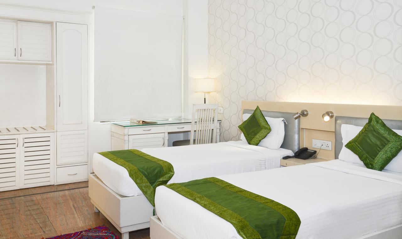 Treebo Check In By Oran Hotel New Delhi Bagian luar foto